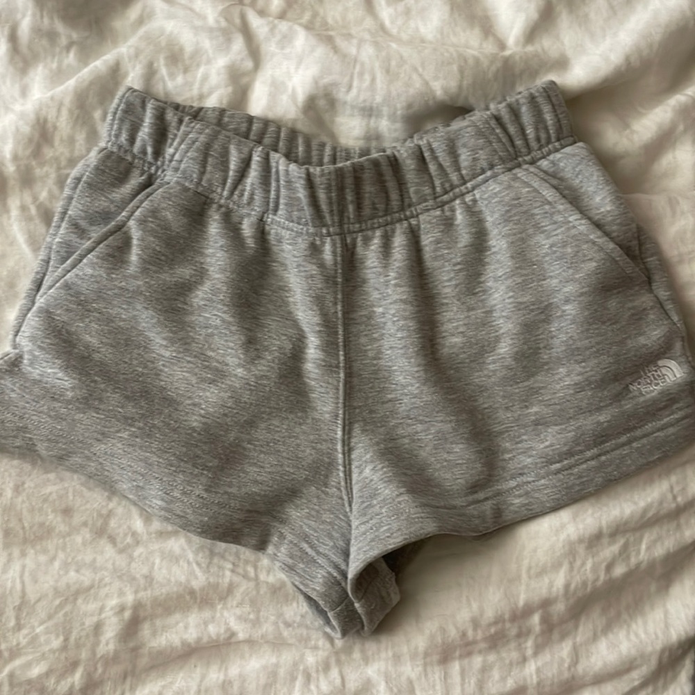 THE NORTH FACE SHORTS